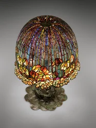 Lampa stołowa „Pond Lily”, ok. 1903 (szkło ołowiowe i patynowany brąz)