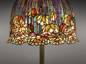 Lampa stołowa „Pond Lily”, ok. 1903 (szkło ołowiowe i patynowany brąz)