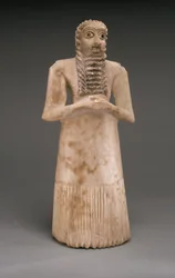 Stały wyznawca płci męskiej, wczesna dynastyka, ok. 2900-2600 p.n.e. (alabaster gipsowy, muszla, czarny wapień, bitum)