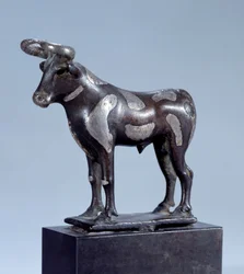 Sztuka Mezopotamii: Pie Byk. Rzeźba z brązu inkrustowana srebrem, ok. 2500 pne Sumerienne Epoque Paryż, Musee Du Louvre