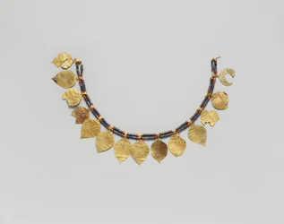 Nakrycie głowy, c.2600-2500 pne (złoto, lapis lazuli i karneol)
