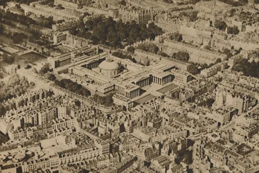 „Nowy widok Muzeum Brytyjskiego otoczonego gęstymi drzewami Bloomsbury”, c1935.