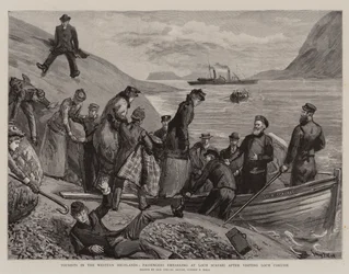 Turyści w Western Highlands, pasażerowie wsiadający do Loch Scavaig po wizycie w Loch Coruisk