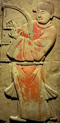 Stela z terakoty z muzykiem, dynastia Tang (618-907), odkryta w prowincji Shaanxi, Muzeum Lasu Steles w Xian. Fotografia, Leonard de Selva, Chiny, 2006.