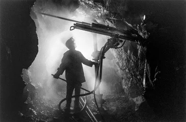 Sewell w Chile zostało założone w 1906 r. przez Braden Copper Company jako...