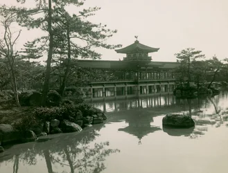 Ogrody świątyni Heian-Jingu w Kioto, około 1900-1915 r. (zdjęcie)