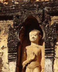 Budda na Chedi, okres Davaravati (terakota)