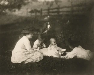 [Frances, Artie i Tom Crowell oraz Susan Macdowell w Avondale, PA.]