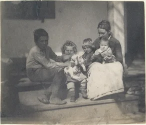 [Frances Crowell z Niezidentyfikowanym Chłopcem, Katie, Jamesem i Frances Crowell], 1890., 1890.