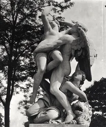 Saturn Abducting Kybele, alegoria Ziemi, ok. 1675-80, sfotografowany w Jardin des Tuileries w Paryżu, Adolphe Giraudon (1849-1929) (marmur) (zdjęcie czarno-białe)