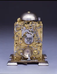 Miniaturowy zegar na wsporniku, nr 222, ok. 1695