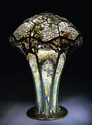 Lampa stołowa z witrażowego szkła „Pajęczyna” firmy Tiffany Studios, ok. 1906