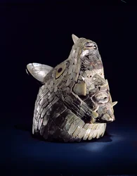 Głowa zwierzęcia z ludzką głową w otwartych szczękach, znaleziona w Tula, Hidalgo, Meksyk, Early Post-Classic (900-1250) (ceramika z mozaiką z masy perłowej)