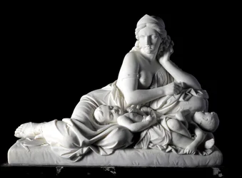 Medee myśli o zabiciu swoich dzieci Marmurowa rzeźba Tommaso Solari (1820-1897) 1863. Wym. 60x80x38 cm Z kolekcji księcia Odone di savoia. Geny, Galeria Sztuki Moderna, nr inw. 744