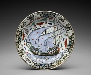 Misa: "Galeon na morzu", pierwsza połowa XVII w. (malowane podszkliwnie wyroby z frytury)