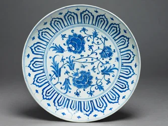 Danie, Iznik, Turcja, ok. 1575 (pasta kamienna z niebieską glazurą)