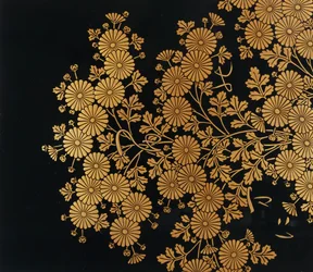 Pudełko ozdobione chryzantemami (lakierowane drewno)