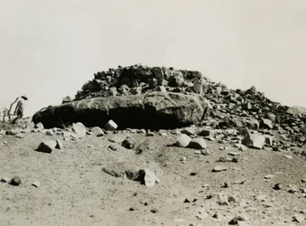 Ruiny w regionie Goz Regeb, Sudan, zdjęcie autorstwa Ugo Monneret de Villard, ok. 1925 r.