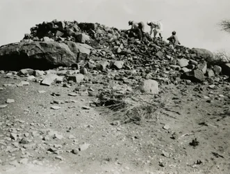 Ruiny w regionie Goz Regeb, Sudan, zdjęcie autorstwa Ugo Monneret de Villard, ok. 1925 r.