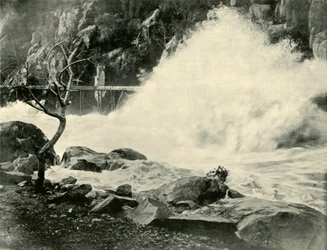 Wielka fala w wąwozie katarakty, niedaleko Launceston, 1901.