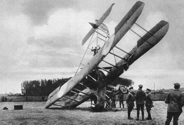 Brytyjski dwupłatowiec Vickers Vimy rozbił się na południowy zachód od Lille we Francji, I wojna światowa, 1917