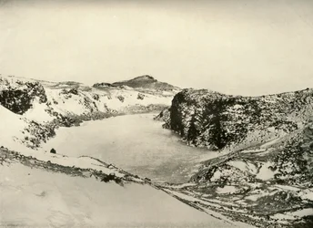 Jezioro słodkowodne w pobliżu przylądka Barne, c1908, 1909.