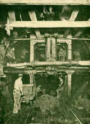 Tarcza wielkiej głowy: kopanie tunelu rurowego, 1930.