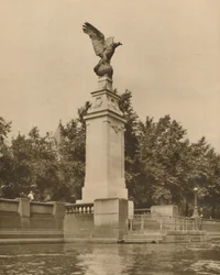 Orzeł rzymski trafnie symbolizuje ludzi latających Wielkiej Wojny, ok. 1935.