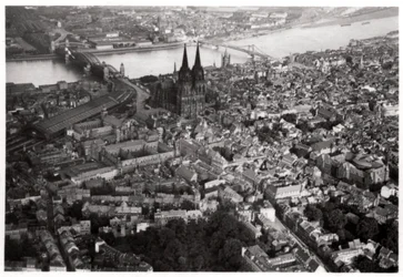 Widok z lotu ptaka na Kolonię, Nadrenia Północna-Westfalia, Niemcy, z Zeppelina, c1931 1933