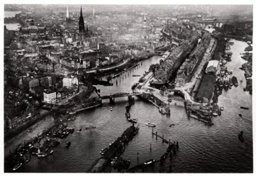 Widok z lotu ptaka na port w Hamburgu, Niemcy, z Zeppelina, c1931 1933