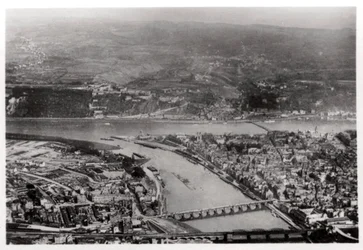Widok z lotu ptaka Koblencji, Nadrenia-Palantynat, Niemcy, z Zeppelina, c1931 1933