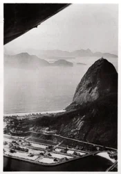 Widok z lotu ptaka na Głowę Cukru, Rio de Janeiro, Brazylia, z Zeppelina, 1930 1933