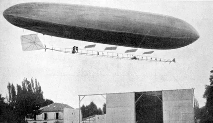 Alberto Santos-Dumont lecący swoim sterowcem numer 10, 1903