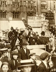 Alcock i Brown... po pierwszym nieprzerwanym locie transatlantyckim, Londyn, czerwiec 1919, 1935