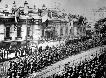 Żołnierze alianccy i marynarze we Władywostoku, Rosja, wrzesień 1918