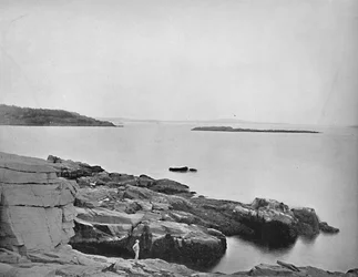 Wzdłuż wybrzeża, Bar Harbor, Maine, ok. 1897.