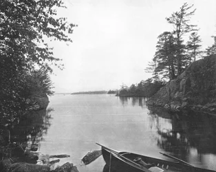 Wśród tysiąca wysp rzeki Świętego Wawrzyńca, Kanada, ok. 1900.