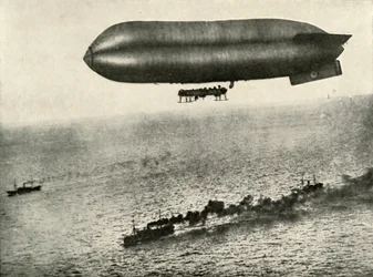 Sterowiec eskortujący konwój, 1919.