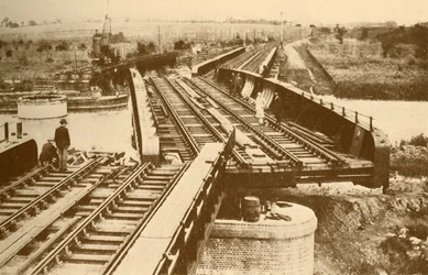 Elektrycznie sterowany most obrotowy w Beccles, niedaleko Yarmouth London i North Eastern Railway