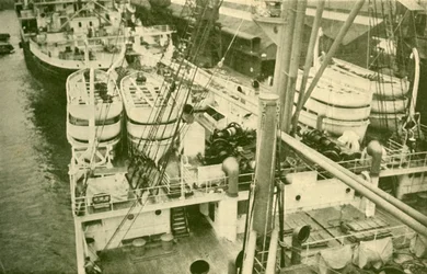 Imponująca tablica łodzi na pokładzie Lewiatana, ok. 1930.