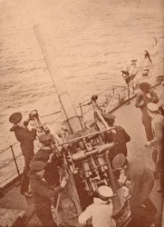 Działo przeciwlotnicze w akcji na brytyjskim pancerniku, c1917 1919
