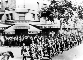 Przybycie pierwszych wojsk niemieckich do Paryża, czerwiec 1940