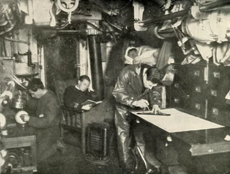 Na dnie morza. W mesie okrętu podwodnego, 1919.