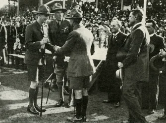 Na paradzie harcerzy i przewodników, Adelajda, Australia, 1927, 1937.
