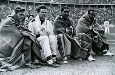 Sportowcy Frank Wykoff, Paul Hanni, Ralph Metcalfe i Jesse Owens, Igrzyska Olimpijskie w Berlinie, 1936
