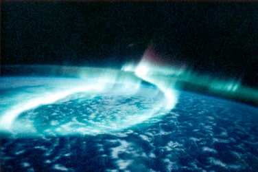 Zorza polarna Aurora Borealis widziana z kosmosu