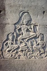 Niebiańscy tancerze Bayon wyrzeźbieni w filarze, Siem Reap, Kambodża