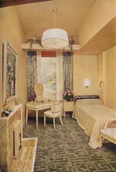Sypialnia zaprojektowana przez Esmé Gordona, A.R.I.B.A., A.R.I.A.S., z greckim kluczem projekt W Wilton Carpet J.