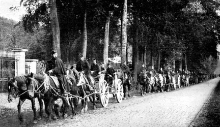 Artyleria belgijska unikająca niemieckich samolotów Taube, I wojna światowa, 1914