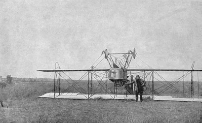 Dwupłatowiec rozbił się na polu, I wojna światowa, Francja, 1915